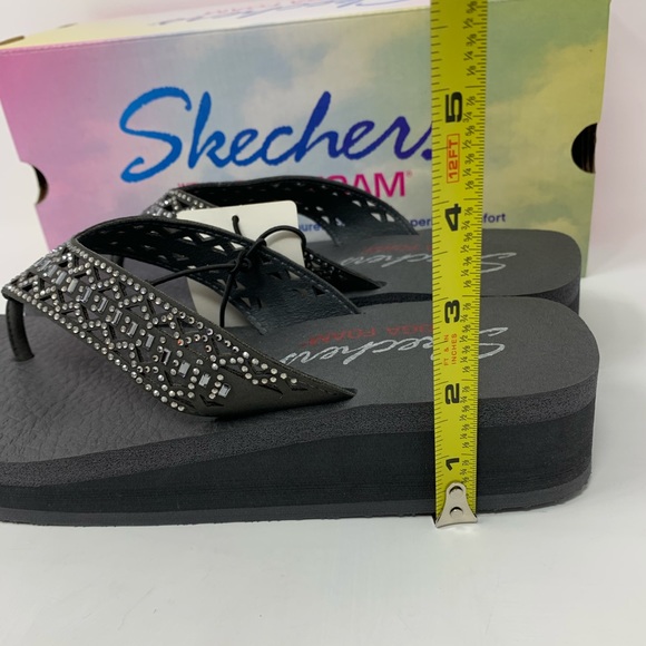 🎁Skechers Yoga Foam Wedge Rhinestone Flip Flops - Picture 4 of 7